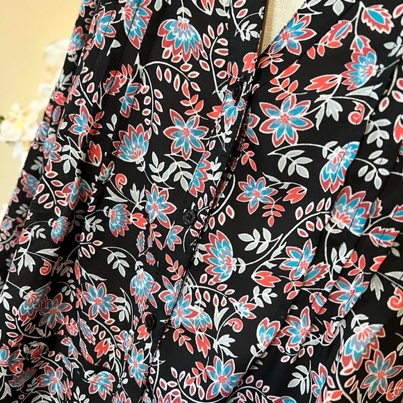 Terra & Sky 3X Floral Long Sleeve Lightweight Button Front Blouse - Picture 5 of 8